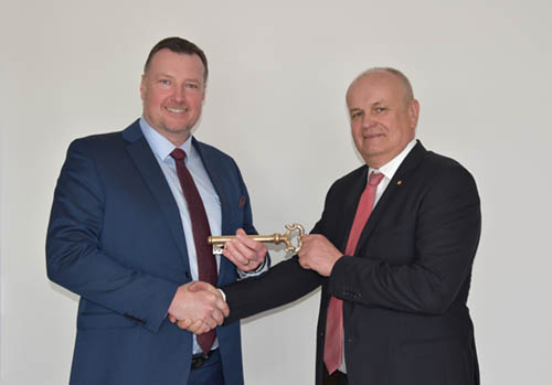 Symbolic handing over of the key factory